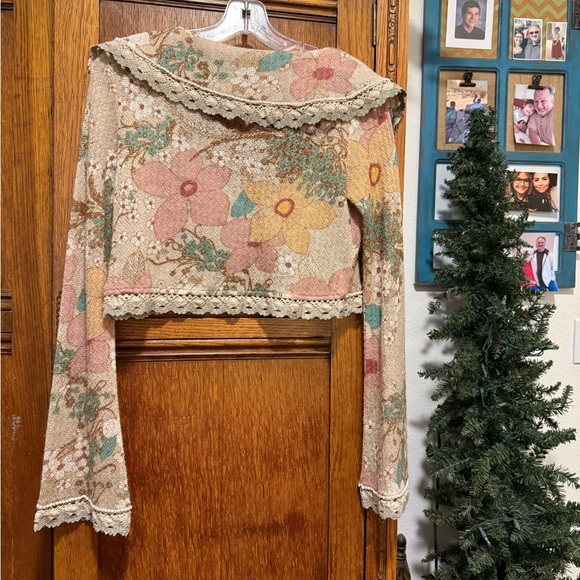 Hazel Floral Multicolor Lace Trim Shrug. Anthropologie. - Picture 4 of 10